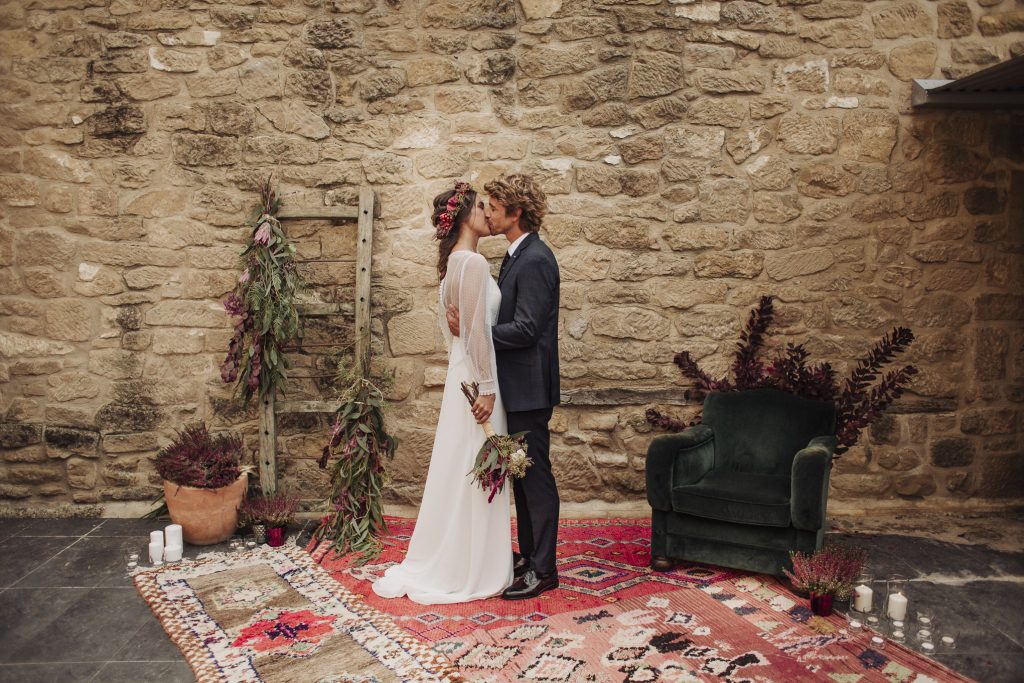Among Vineyards, noces entre vinyers per a núvies diferents