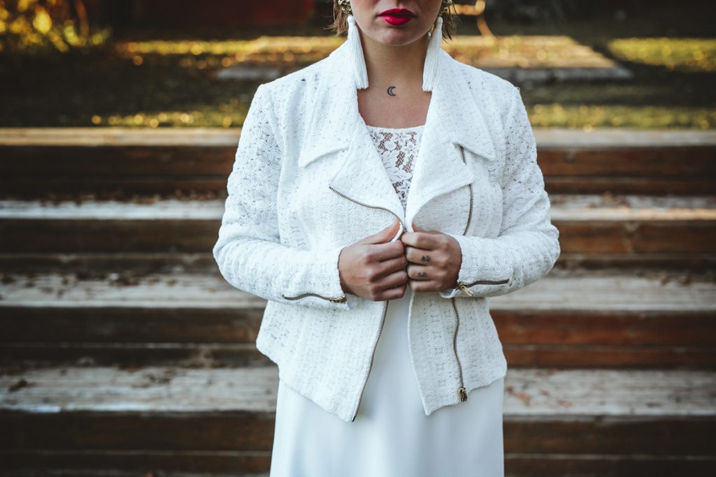 Las novias con chaqueta estilo biker