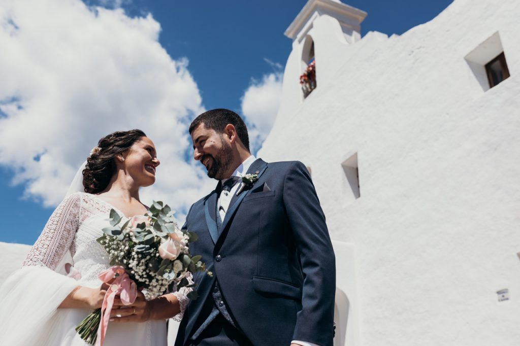Raquel y Juanjo en su boda en Ibiza